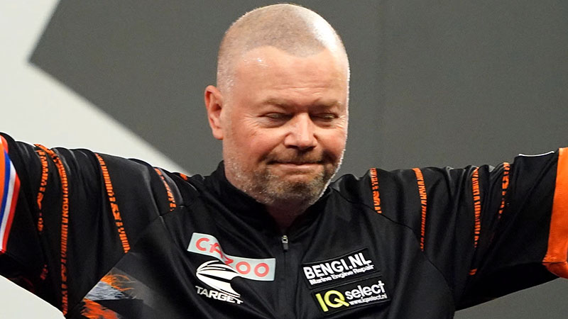 Raymond van Barneveld vecht bij de Players Championships in Den Bosch om zijn ticket voor het WK Darts 2027