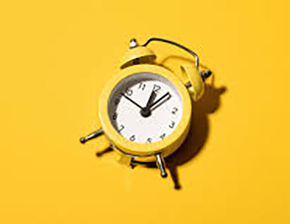 Wintertijd 2026 begint in de nacht van zaterdag 24 op zondag 25 oktober, met welke apparaten je zelf moet verzetten en waarom de klok nog steeds teruggaat